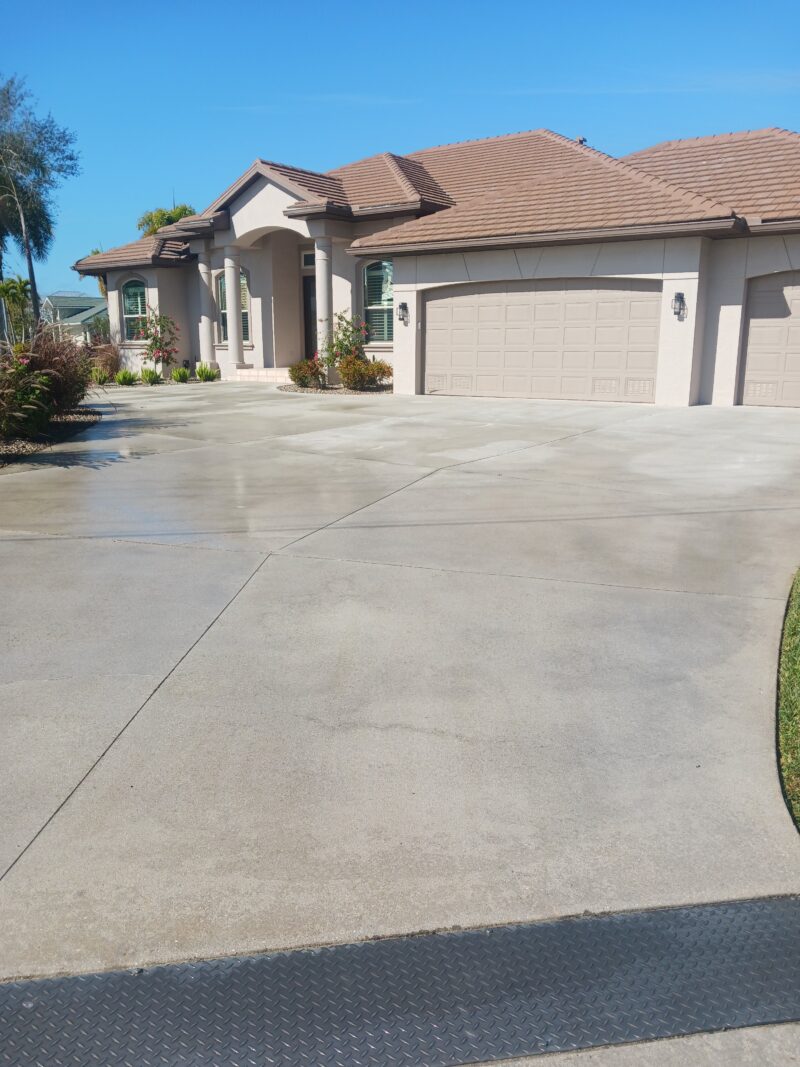 Driveway pressure washing service Punta Gorda FL by 941 Softwashing