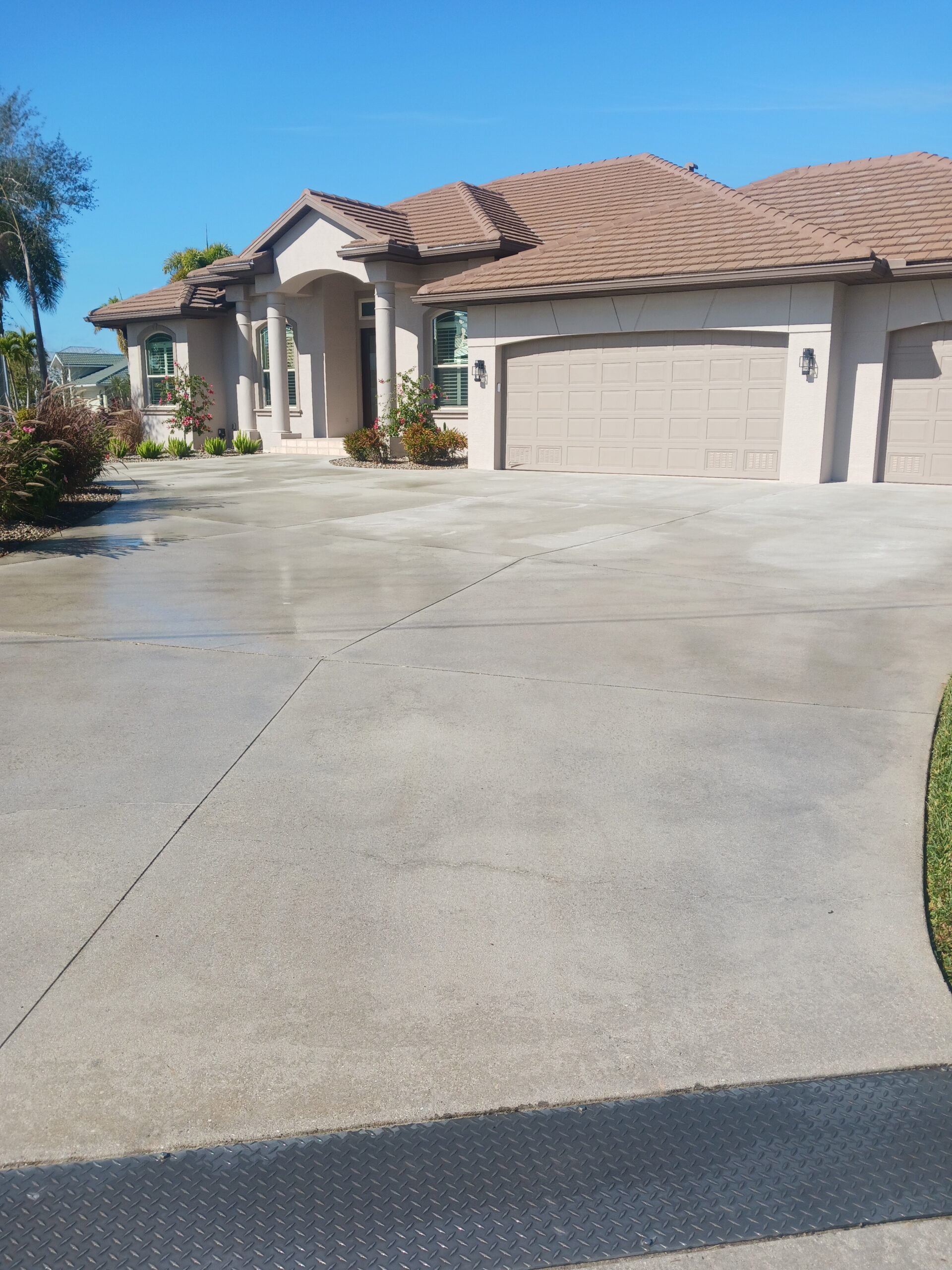 Driveway pressure washing Punta Gorda FL — 941 Softwashing